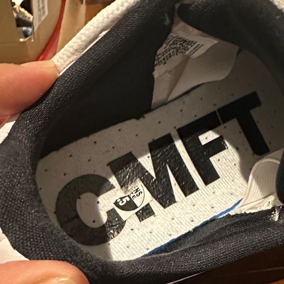 Jordan - White and Black Athletic Sneakers CMFT - Picture 5 of 6